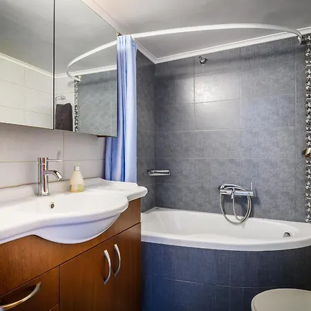 Openview On Metro Station - Easy Parking