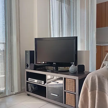 Openview On Metro Station - Easy Parking Apartament