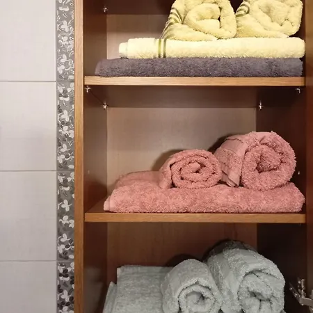 Openview On Metro Station - Easy Parking Salonic