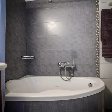 Openview On Metro Station - Easy Parking *